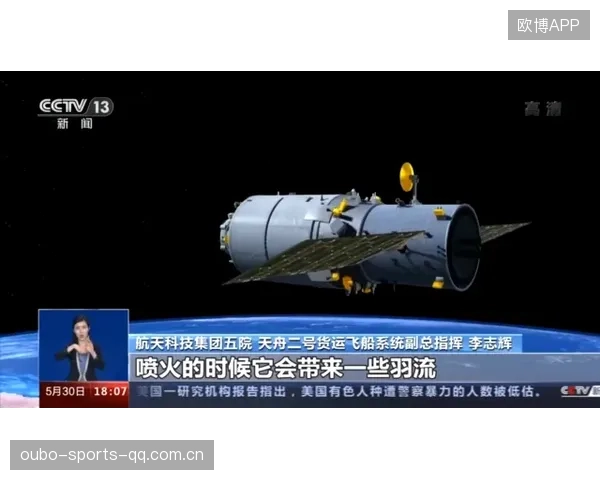赛车女手一脚踢飞安全锥，全网叫好